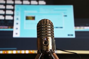 microphone-and-software-voiceover-tools